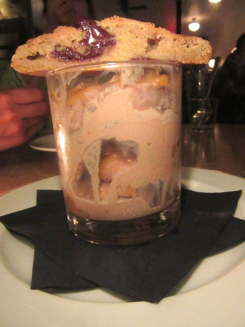 The chocolate chip cookies is soft and salty, so it the caramel-stirred chocolate ice cream. 